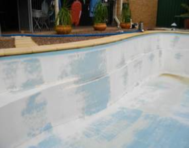 An example of fading of a fibreglass pool shell