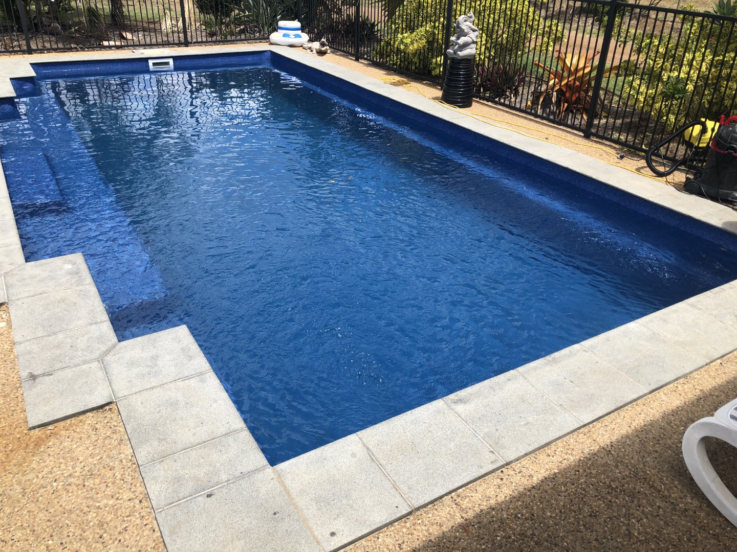 resurface fibreglass pool