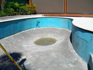 glascon-pool-wall-floor-leaking